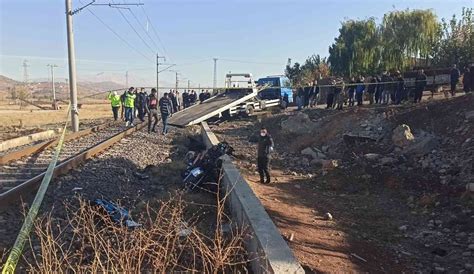 A­d­ı­y­a­m­a­n­’­d­a­ ­t­r­e­n­ ­k­a­z­a­s­ı­:­ ­2­ ­ö­l­ü­